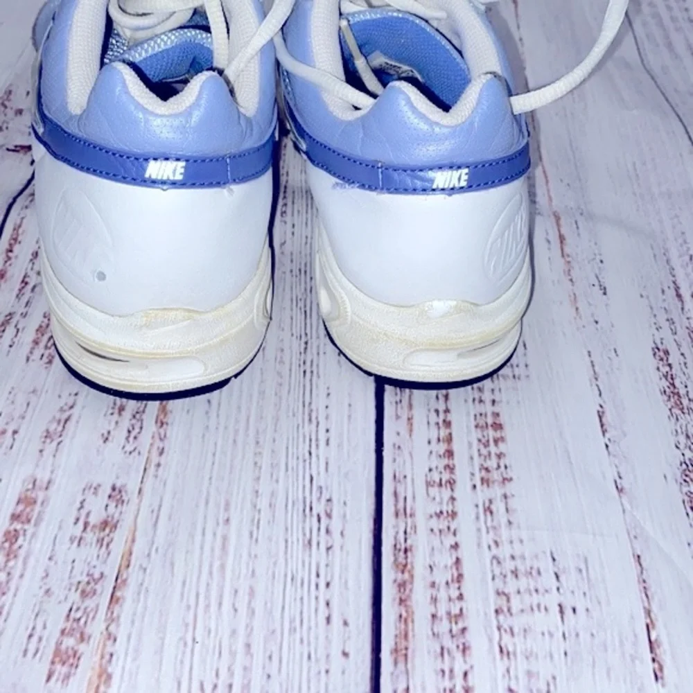 Nike size 6 youth sneakers